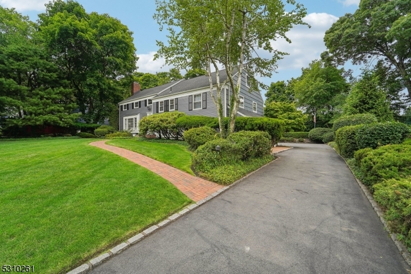 Property Photo:  7 Coursen Way  NJ 07940 