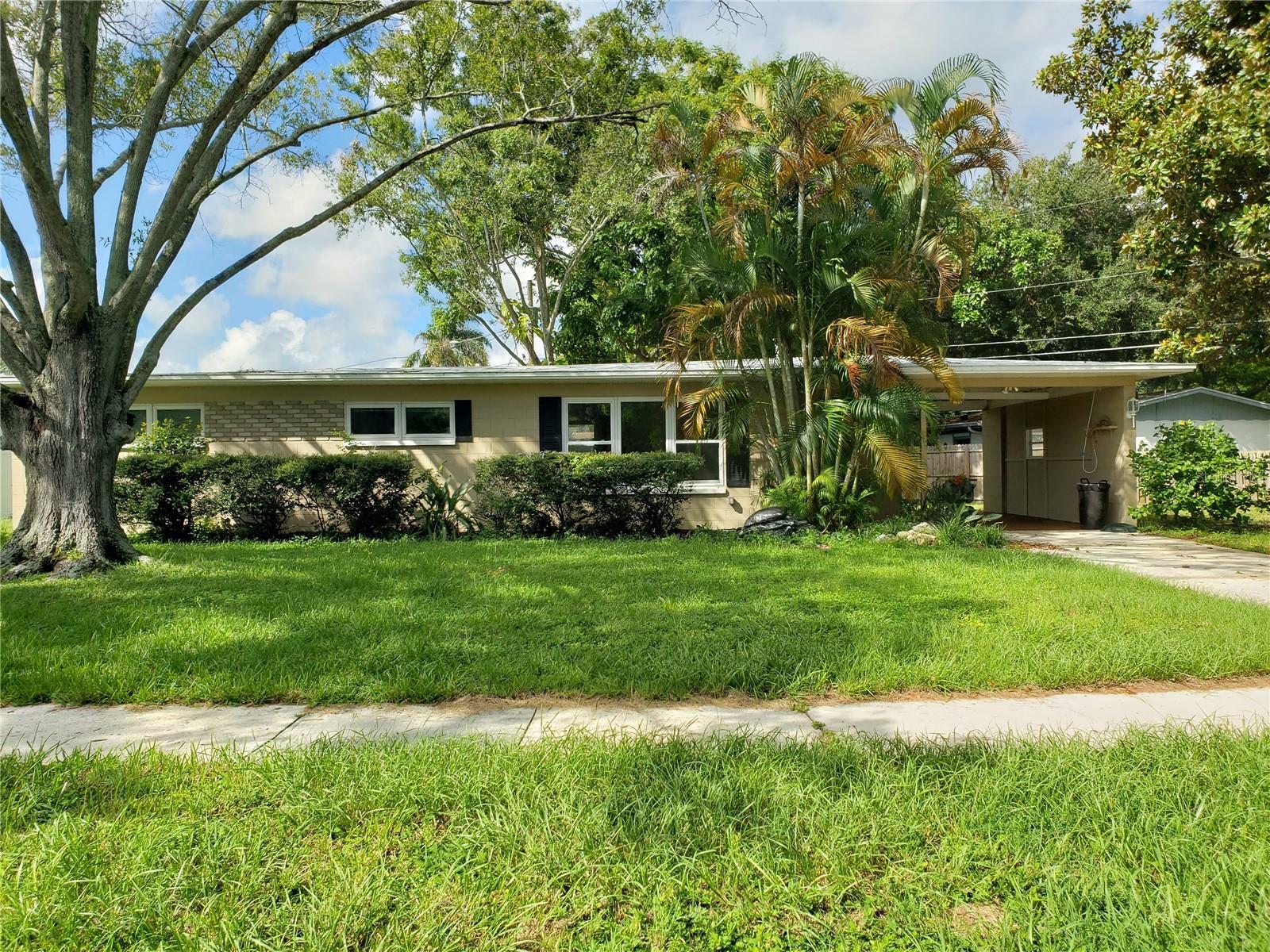 Property Photo: 15654 Darien Way FL 33764