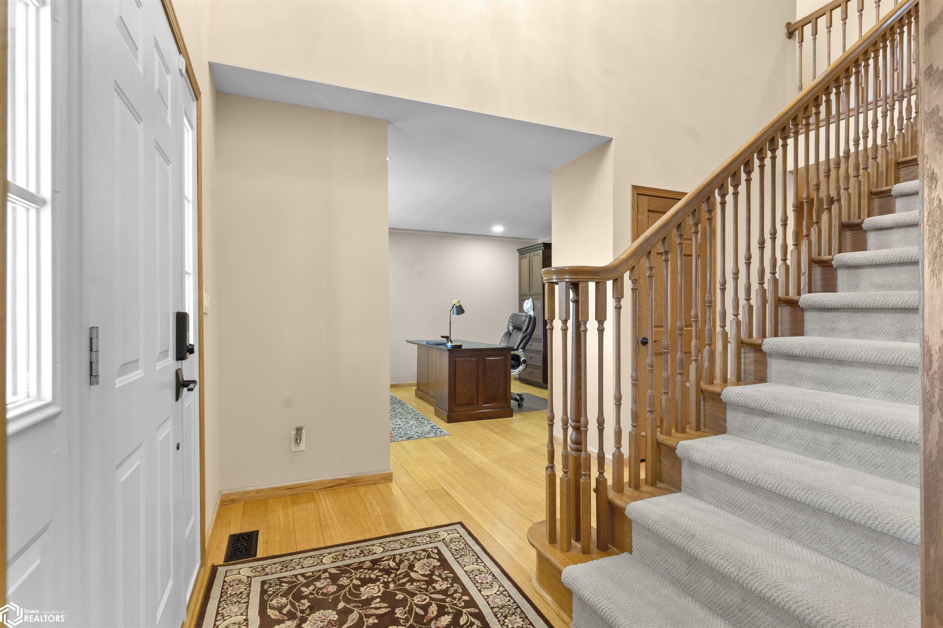 Property Photo:  1007 Canterbury Drive  IA 52601 