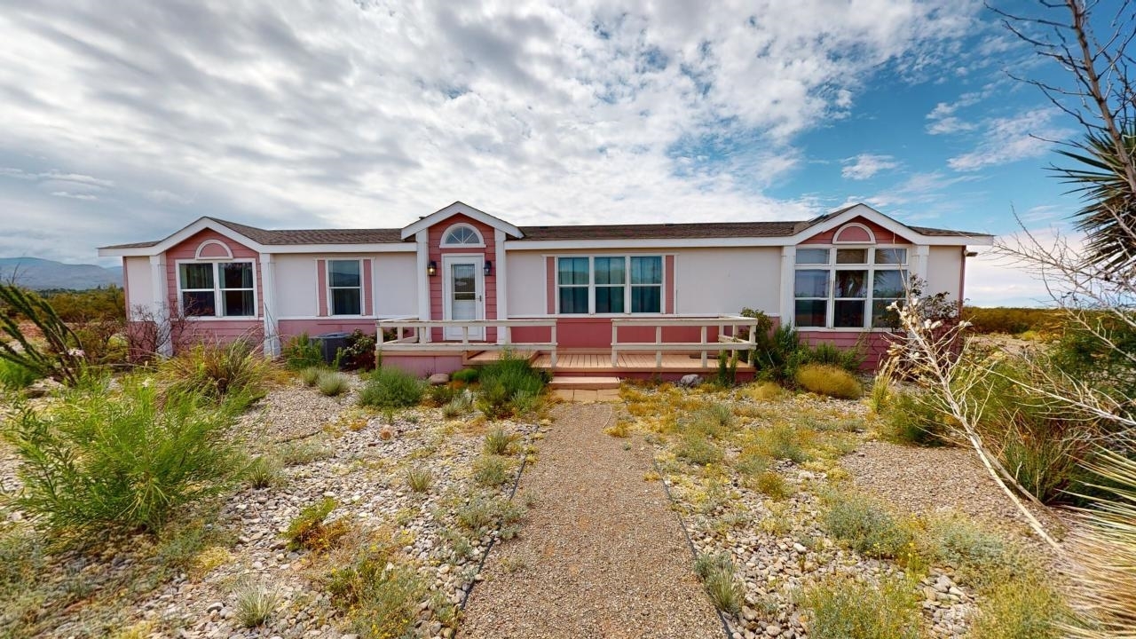 Property Photo: 218 Griffin Rd NM 88310