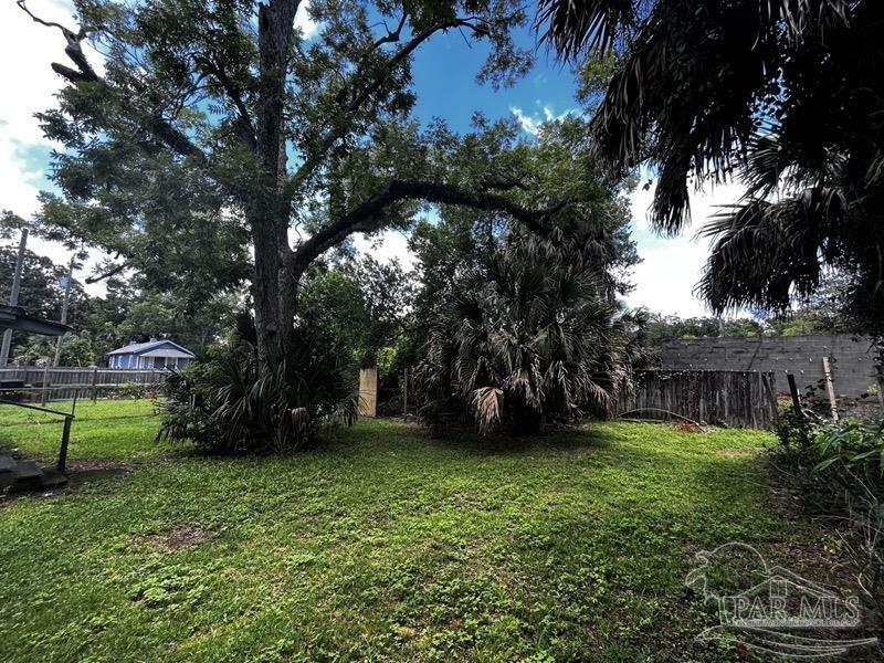 Property Photo:  1218 N 6th Ave  FL 32503 