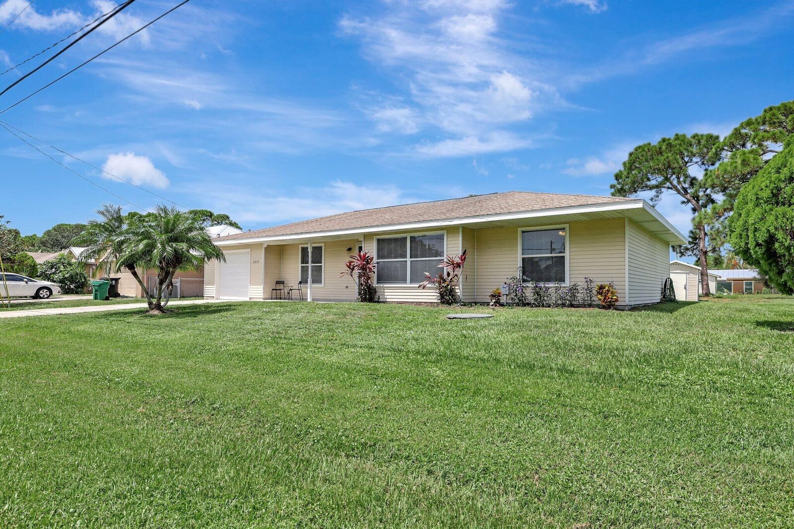 Property Photo:  2573 SE Mariposa Avenue  FL 34952 