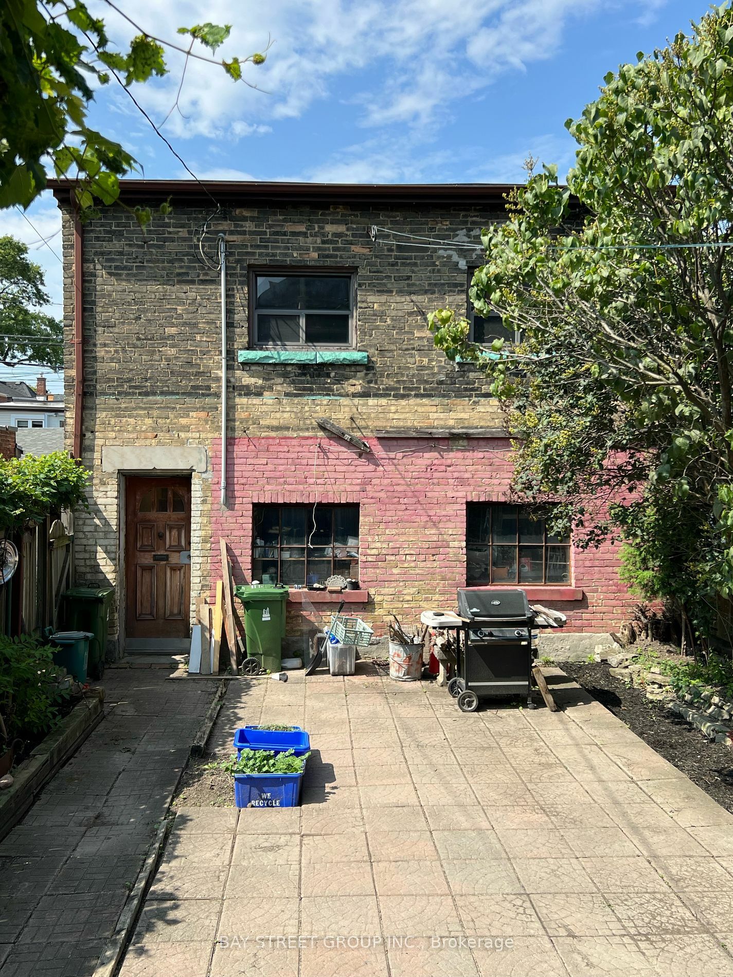 Property Photo:  664 Shaw St  ON M6G 3L7 