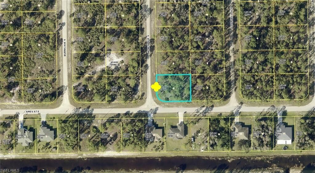 Property Photo: 853 Worth Ave S FL 33974