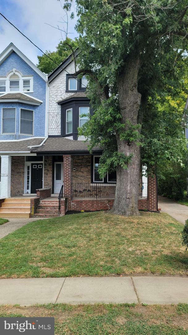 Property Photo:  2905 Mount Carmel Avenue  PA 19038 