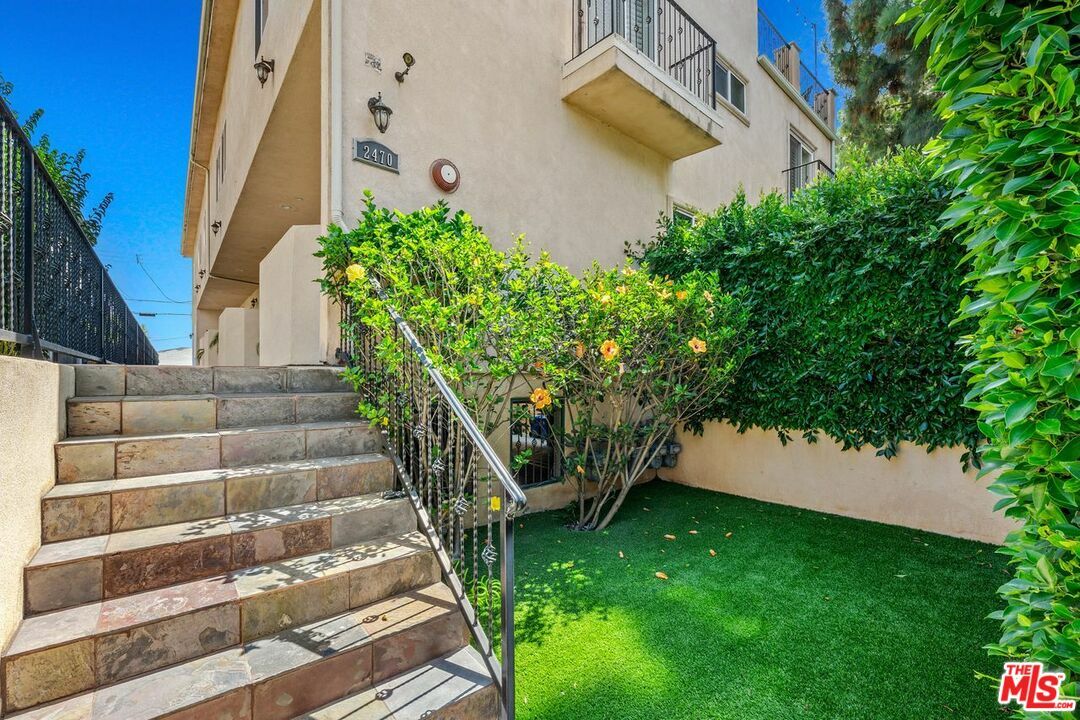 Property Photo:  2470  S Centinela Ave 2  CA 90064 