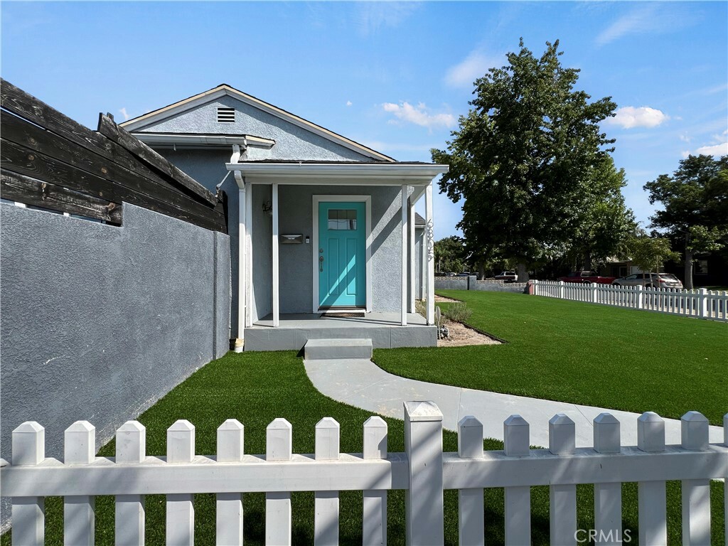 Property Photo:  6305 Morella Avenue  CA 91606 