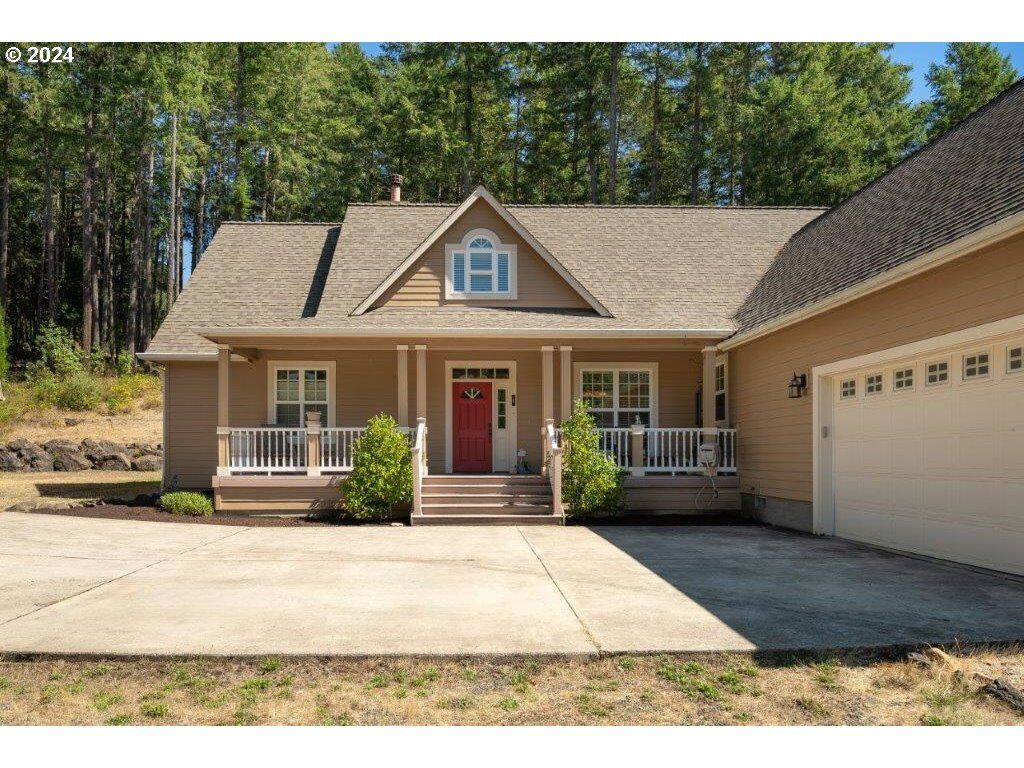 Property Photo:  1426 Cleveland Loop Dr  OR 97471 