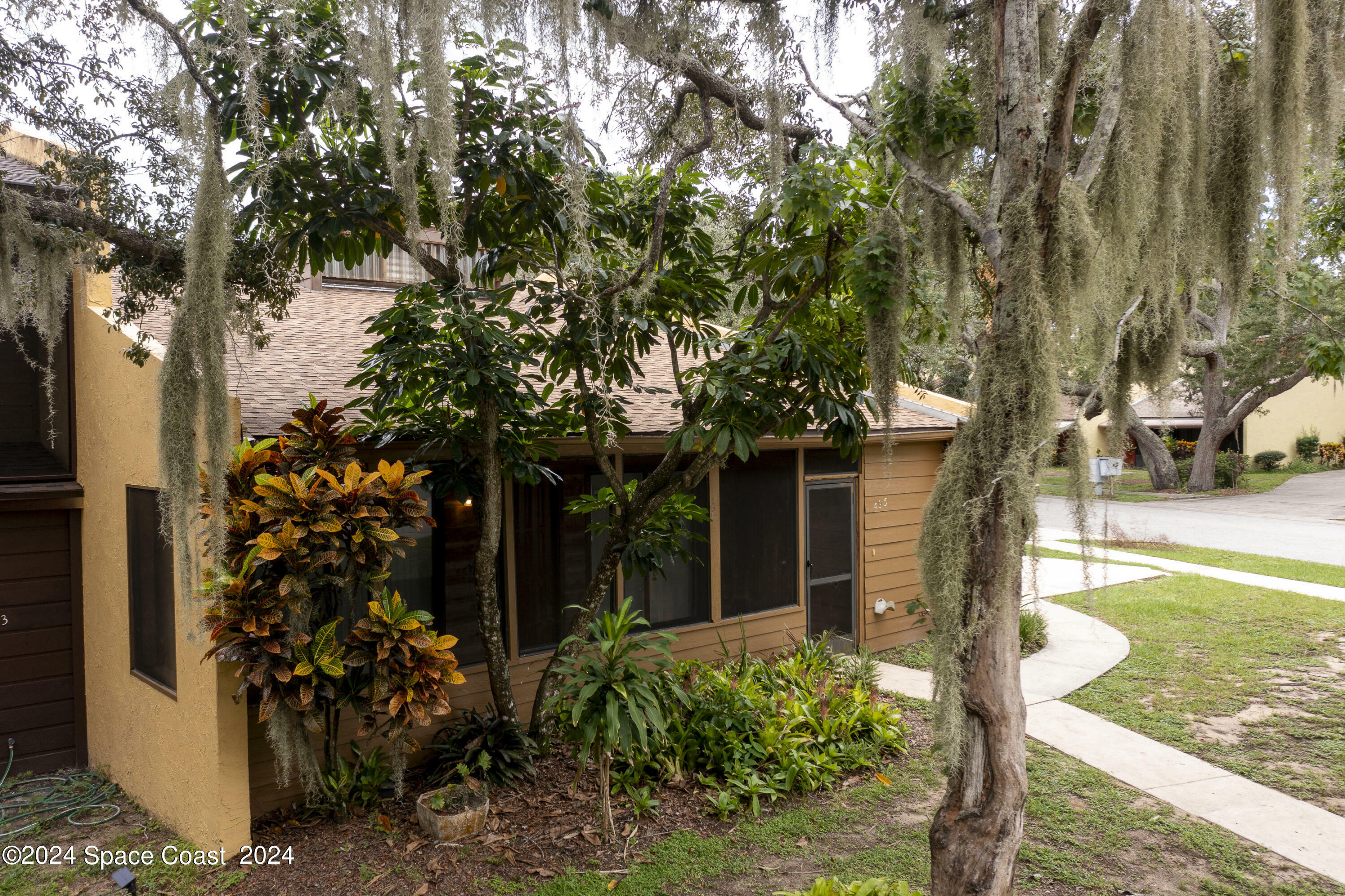 Property Photo:  495 Valerie Drive  FL 32796 