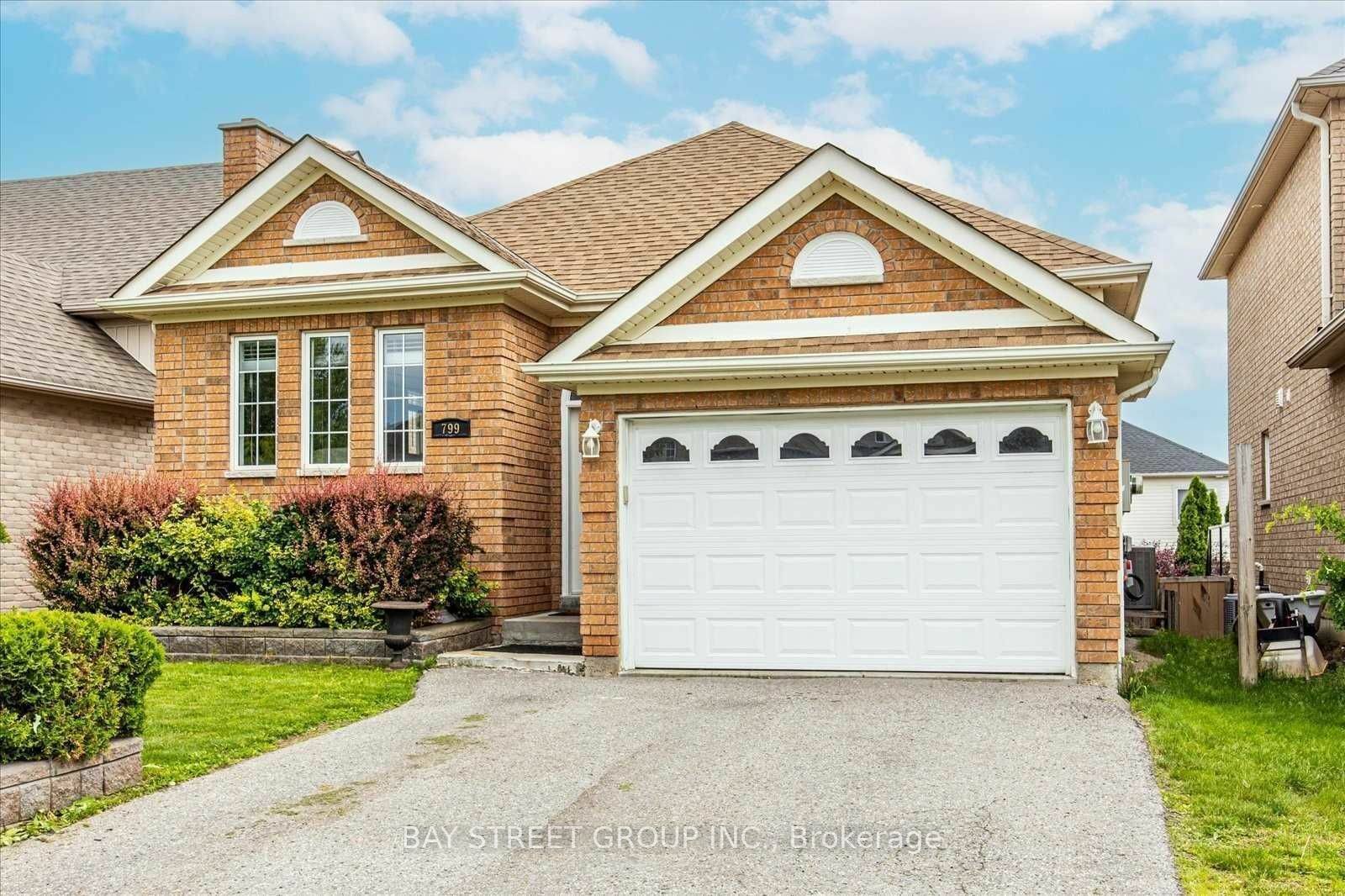 Property Photo:  799 Coldstream Dr Bsmt  ON L1K 2Z3 