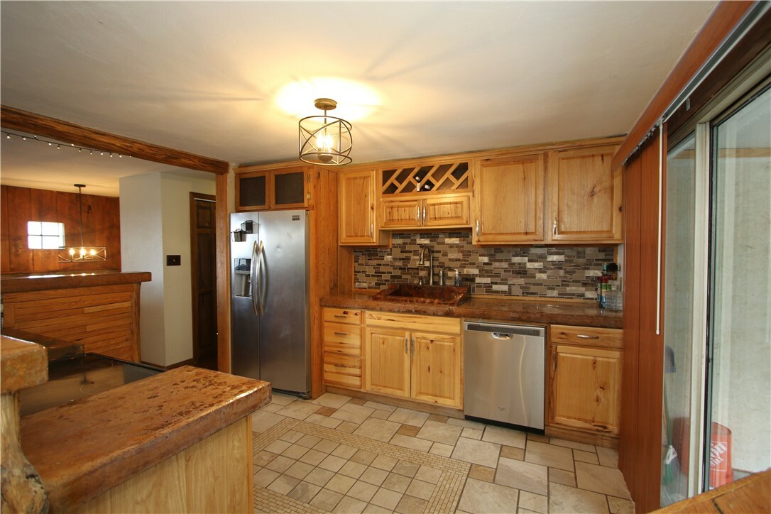 Property Photo:  2011 Riverview Dr  PA 15332 