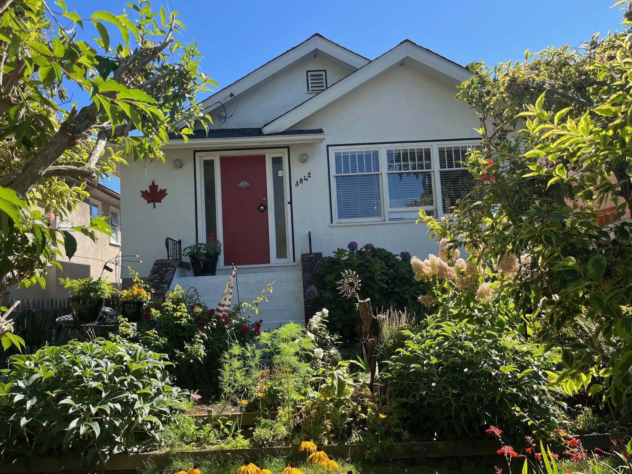 Property Photo: 3042 E 17th Avenue BC V5M 2N6