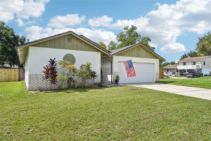 Property Photo: 210 Sweetgum Court FL 32708