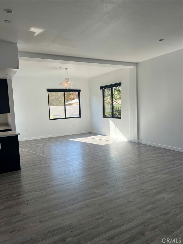 Property Photo: 117 W Chestnut Street 105 CA 91204