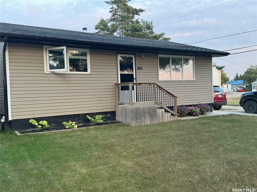 Property Photo:  816 14th Street  SK S0K 2A0 