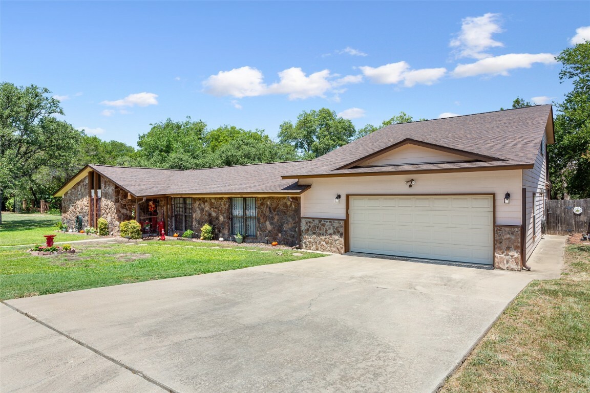 Property Photo:  1128 Cedar Oaks Lane  TX 76548 