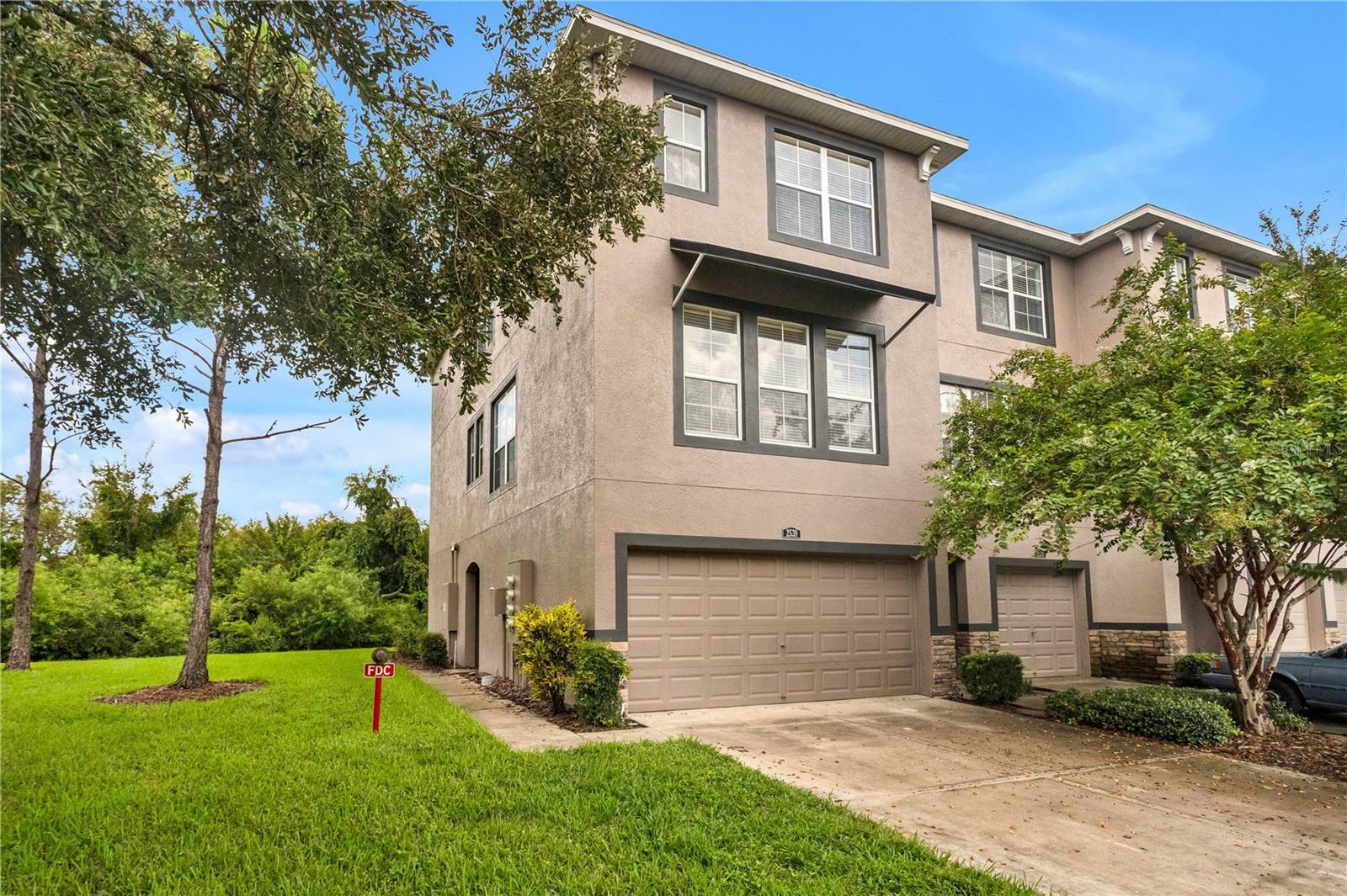 Property Photo:  2539 Lexington Oak Drive  FL 33511 