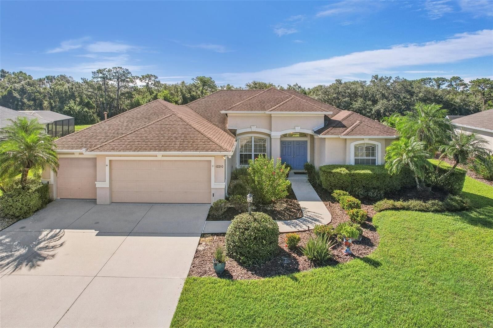 Property Photo: 12210 Clubhouse Drive FL 34202