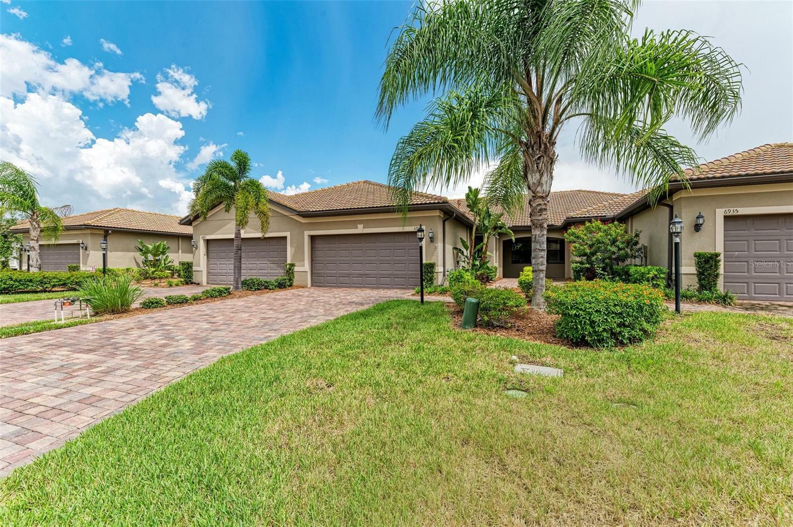 Property Photo:  6931 Dorset Court  FL 34202 