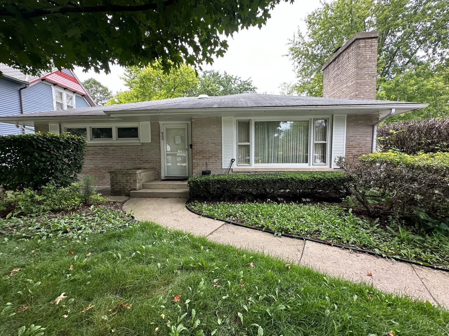 Property Photo:  400 S Lake Street  IL 60030 