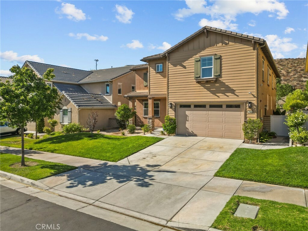 Property Photo:  22529 Breakwater Way  CA 91350 