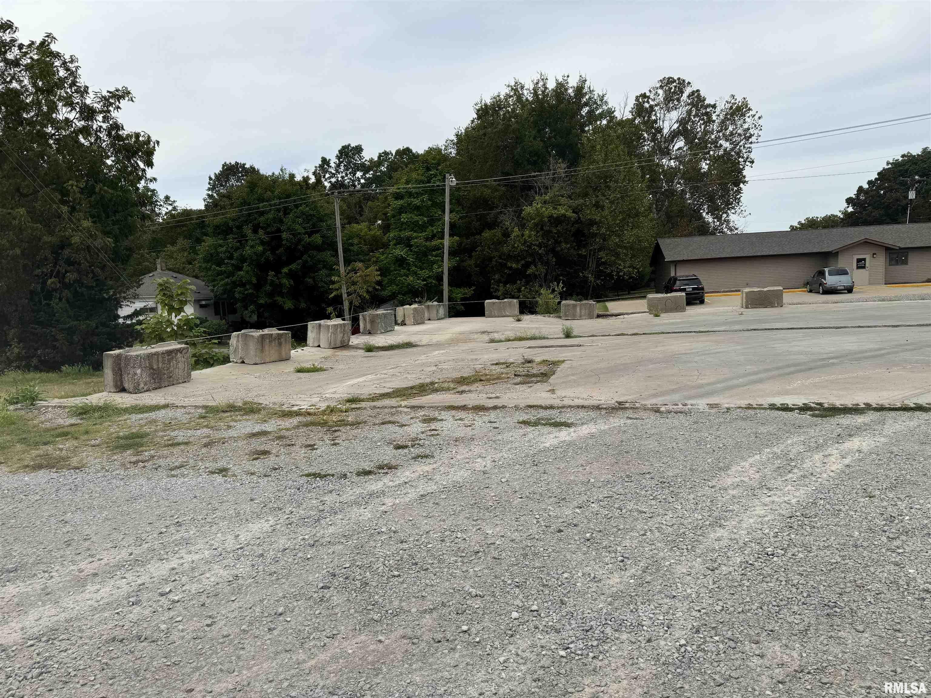 Property Photo: 901 N Victor Street IL 62822