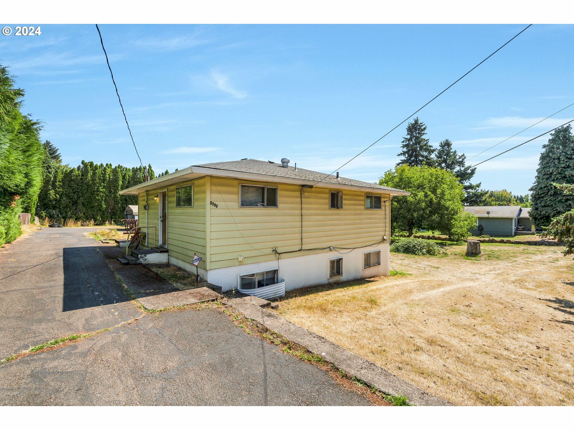 Property Photo:  5207 NE 56th Ave  WA 98661 