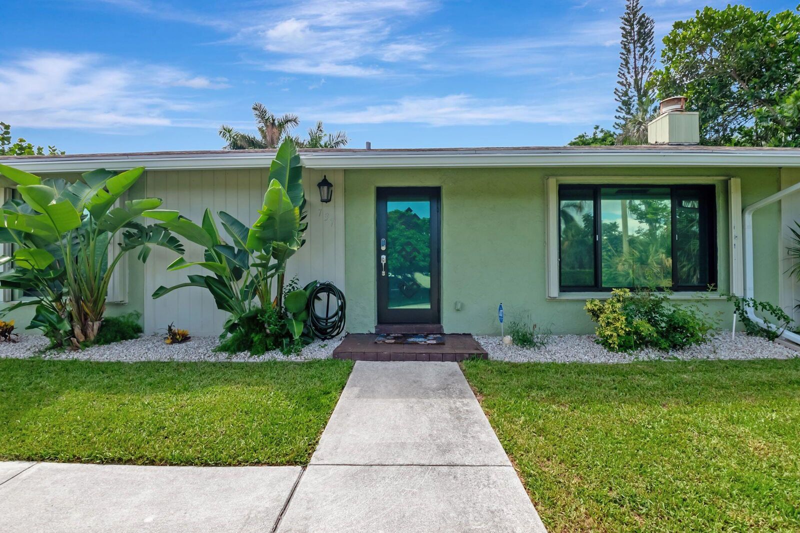 Property Photo: 737 NW 3rd Avenue FL 33432