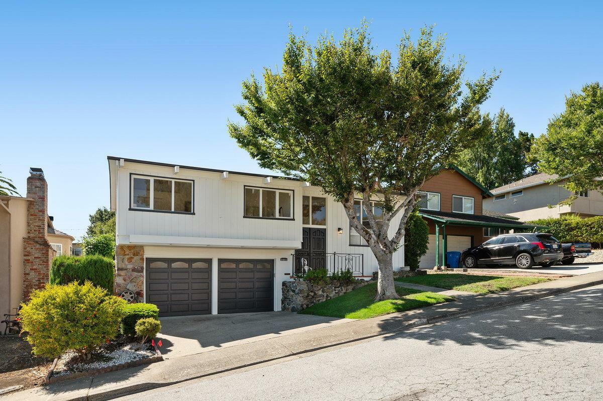 Property Photo:  2801 Ridgeway Avenue  CA 94066 