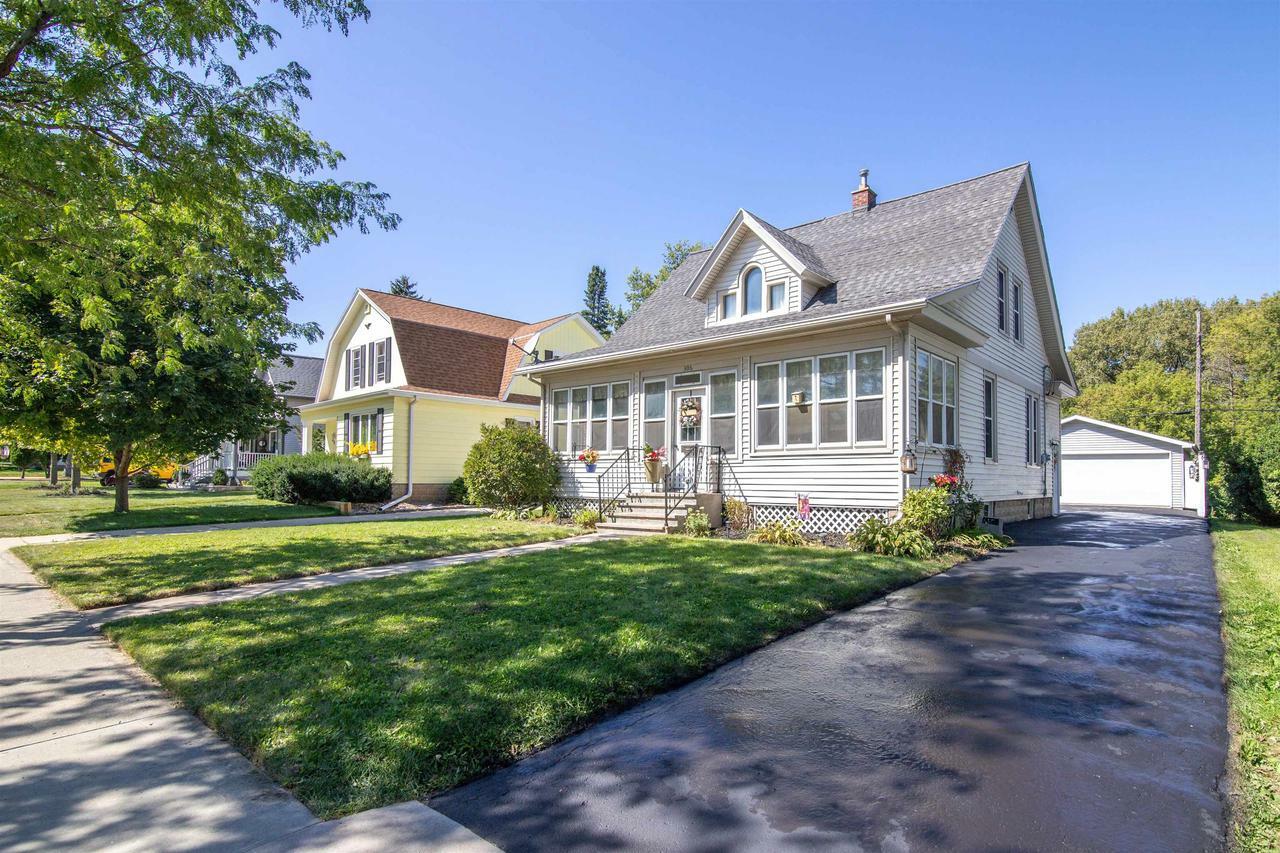 Property Photo:  306 West Lake Street  WI 53032 