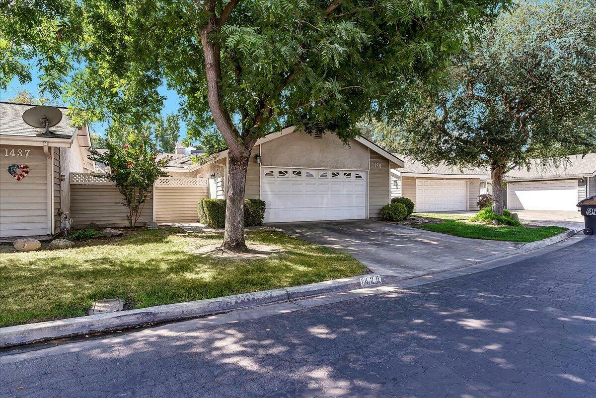 Property Photo:  1429 E Vassar Drive  CA 93292 