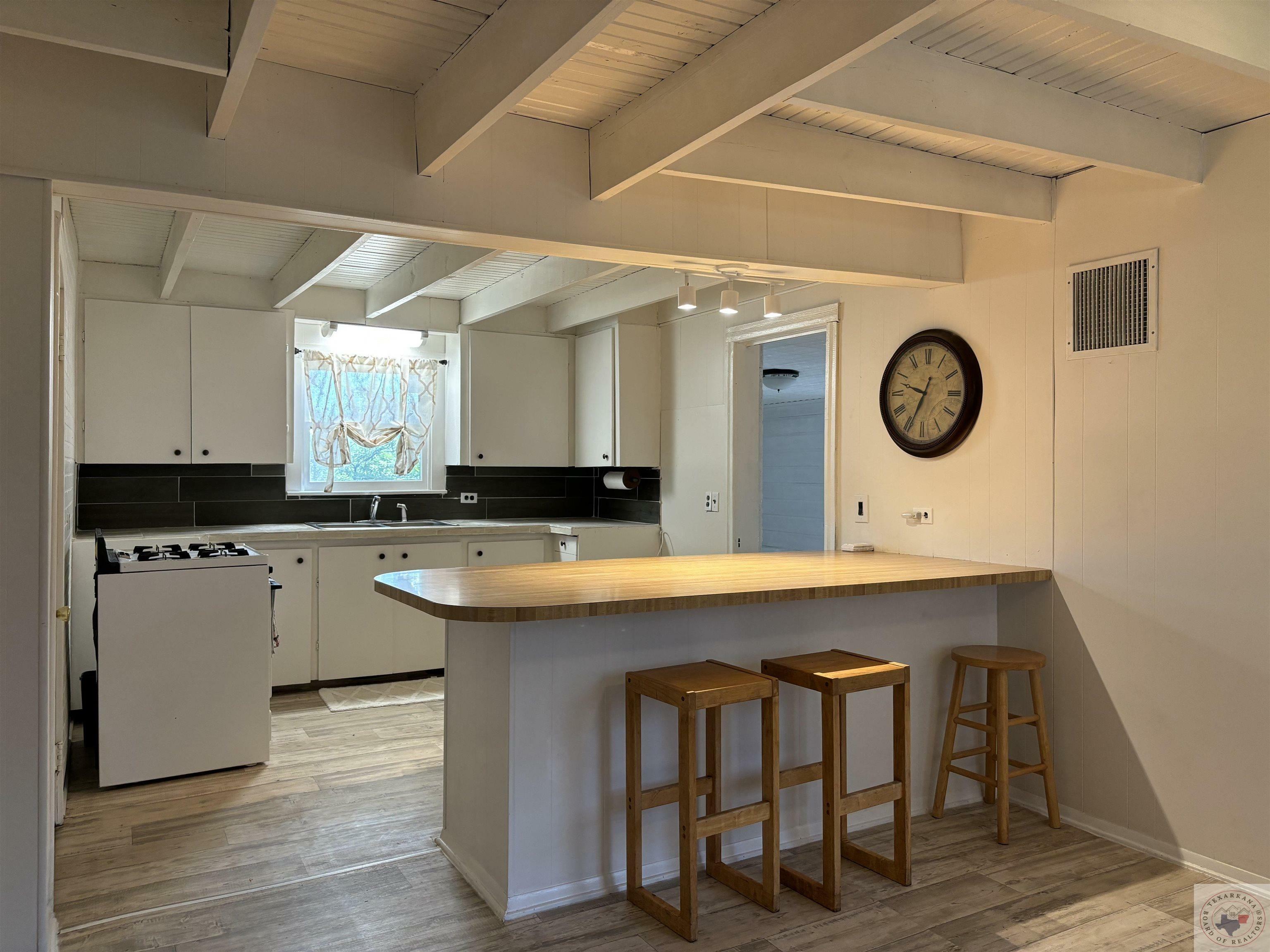 Property Photo: 1012 Landrum Ln TX 75501