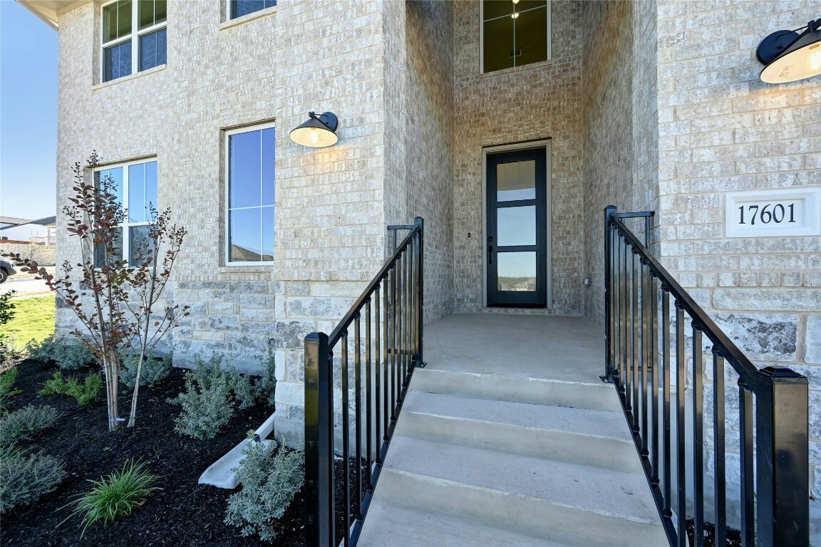 Property Photo:  17601 Chamoix Drive  TX 78738 