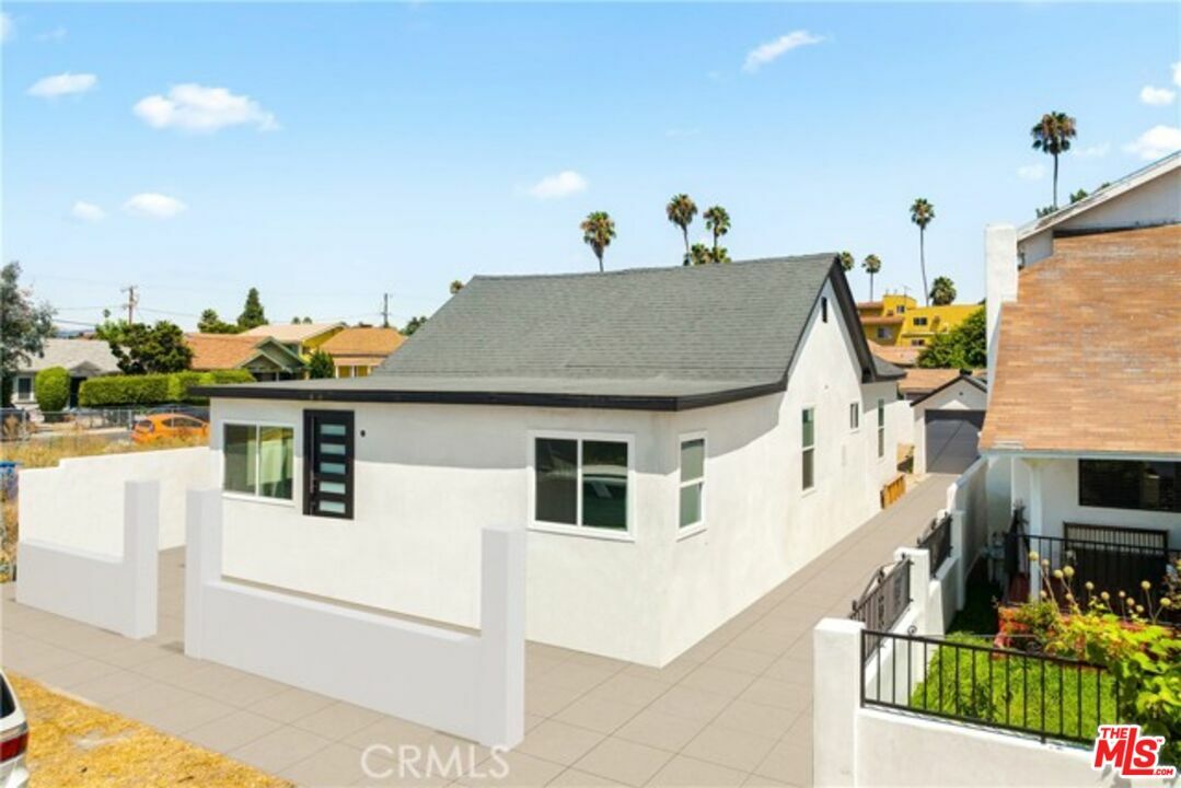 Property Photo:  4421   Oakwood Ave  CA 90004 