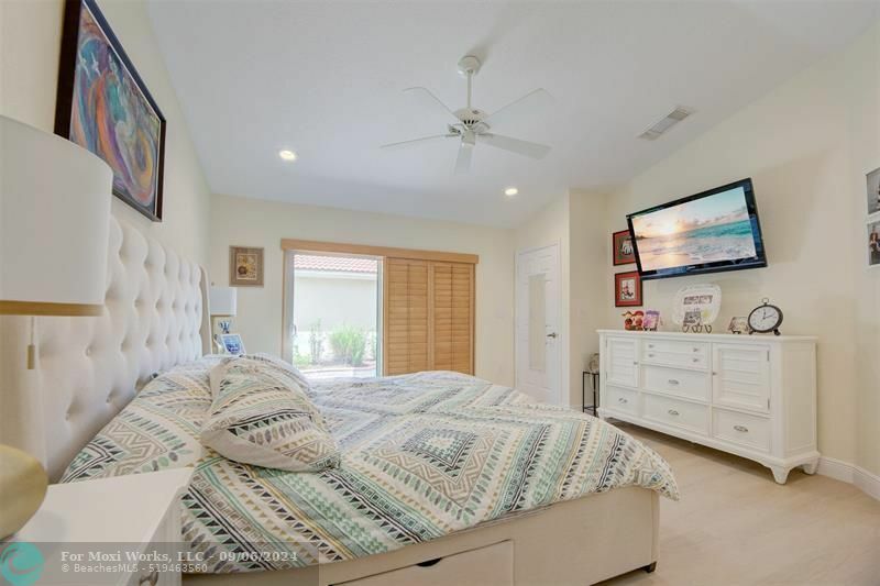 Property Photo:  1380 Sweetbay Way  FL 33019 