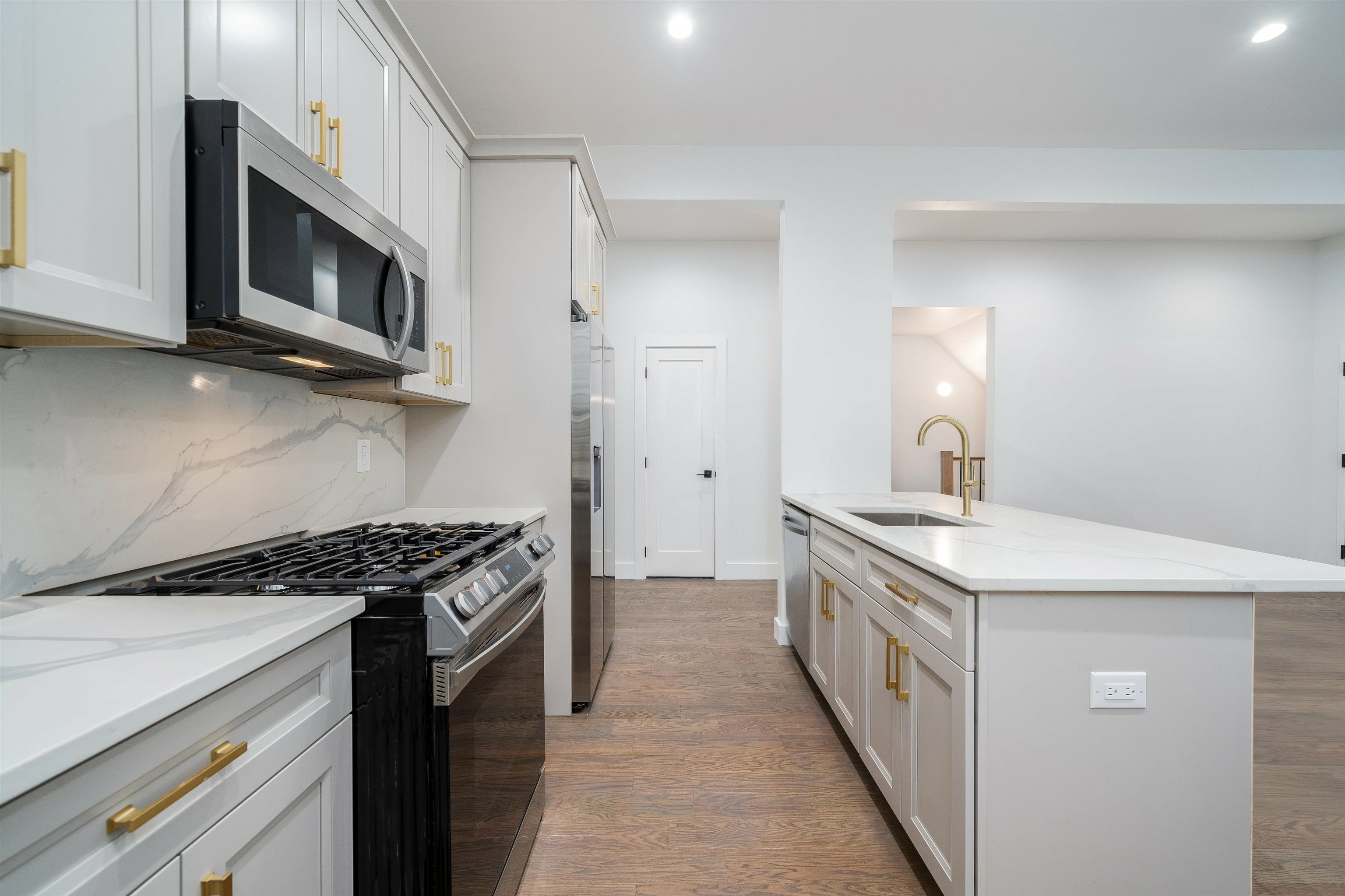 Property Photo:  65 Charles St 1  NJ 07307 