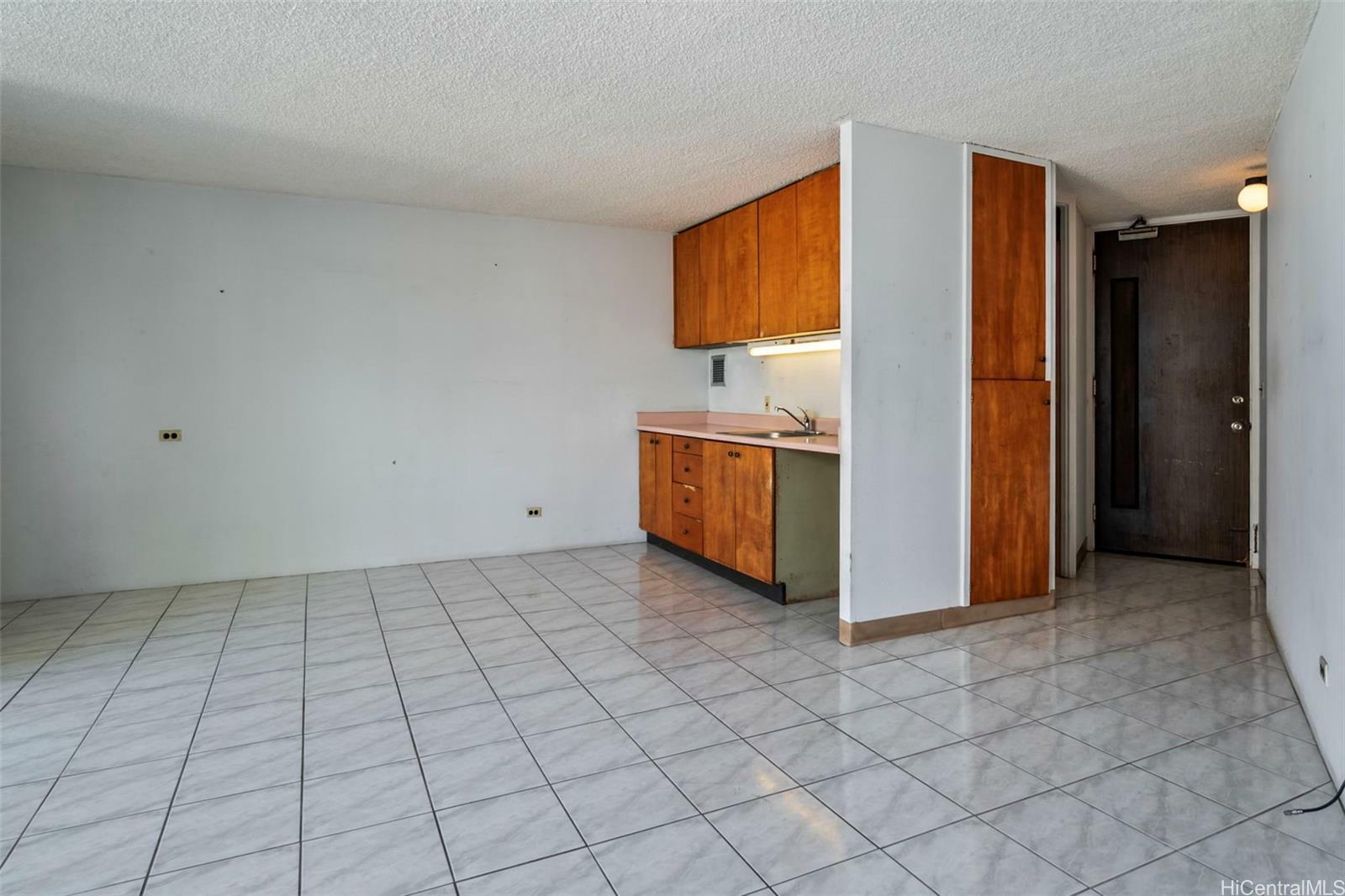 Property Photo:  750 Amana Street 1005  HI 96814 