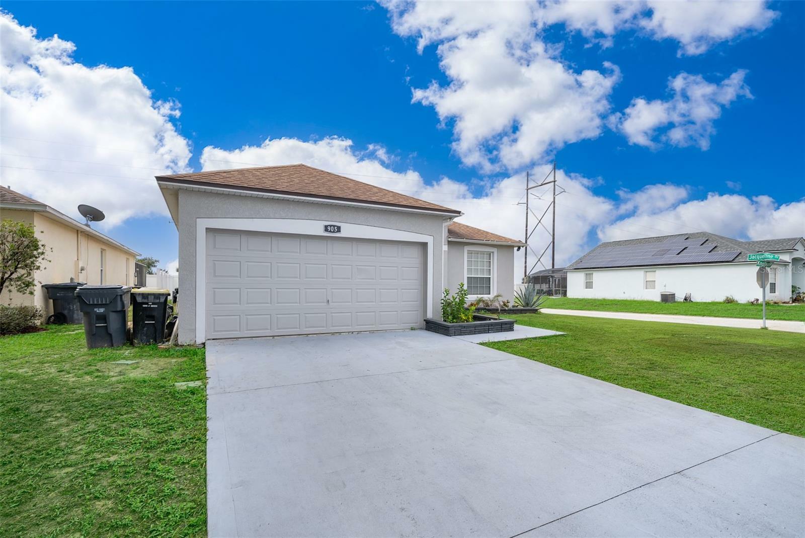 Property Photo:  905 Knollwood Drive  FL 33837 