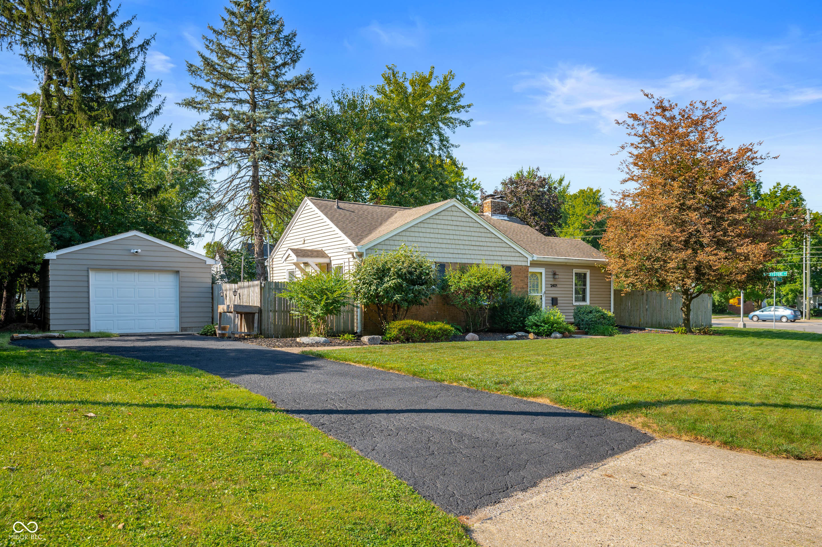 Property Photo:  2401 E Northgate Street  IN 46220 