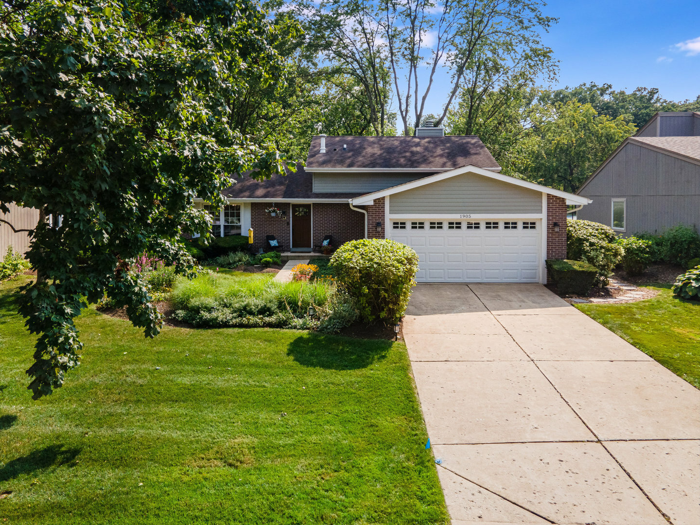 Property Photo:  1905 Carriage Hill Road  IL 60532 