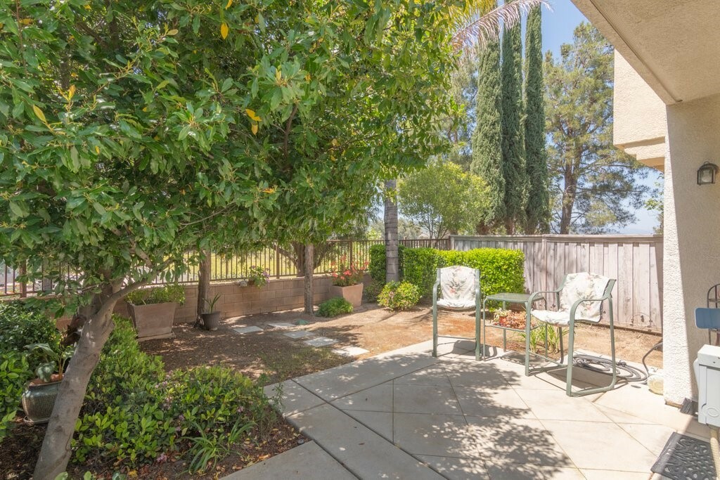 Property Photo:  25164 Meadow Walk Street 3  CA 92562 