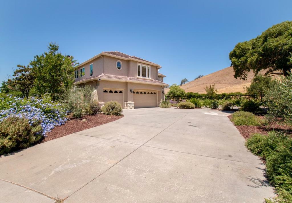 Property Photo:  6002 Running Springs Road  CA 95135 