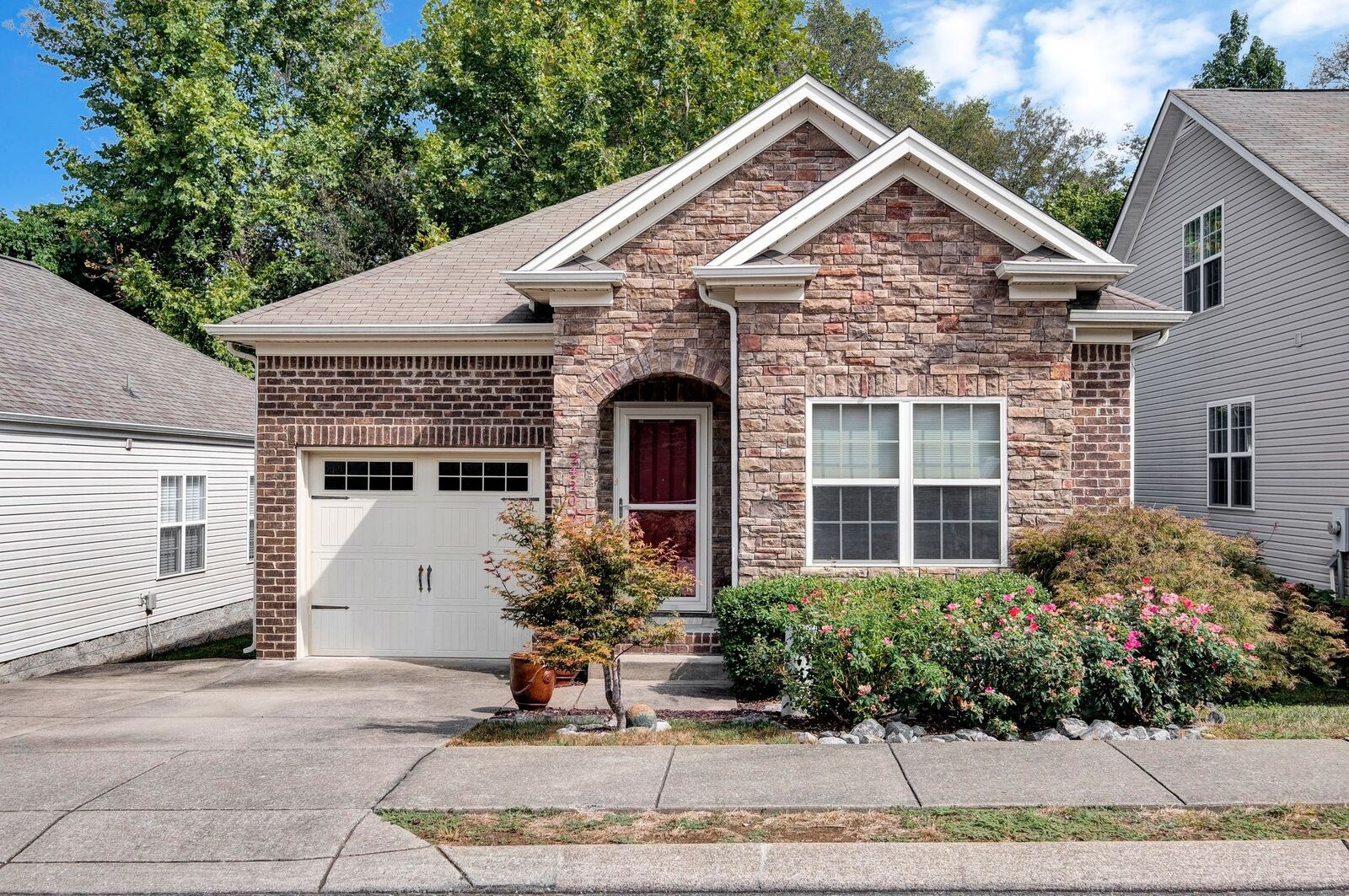 Property Photo:  2420 Duxbury Dr  TN 38401 