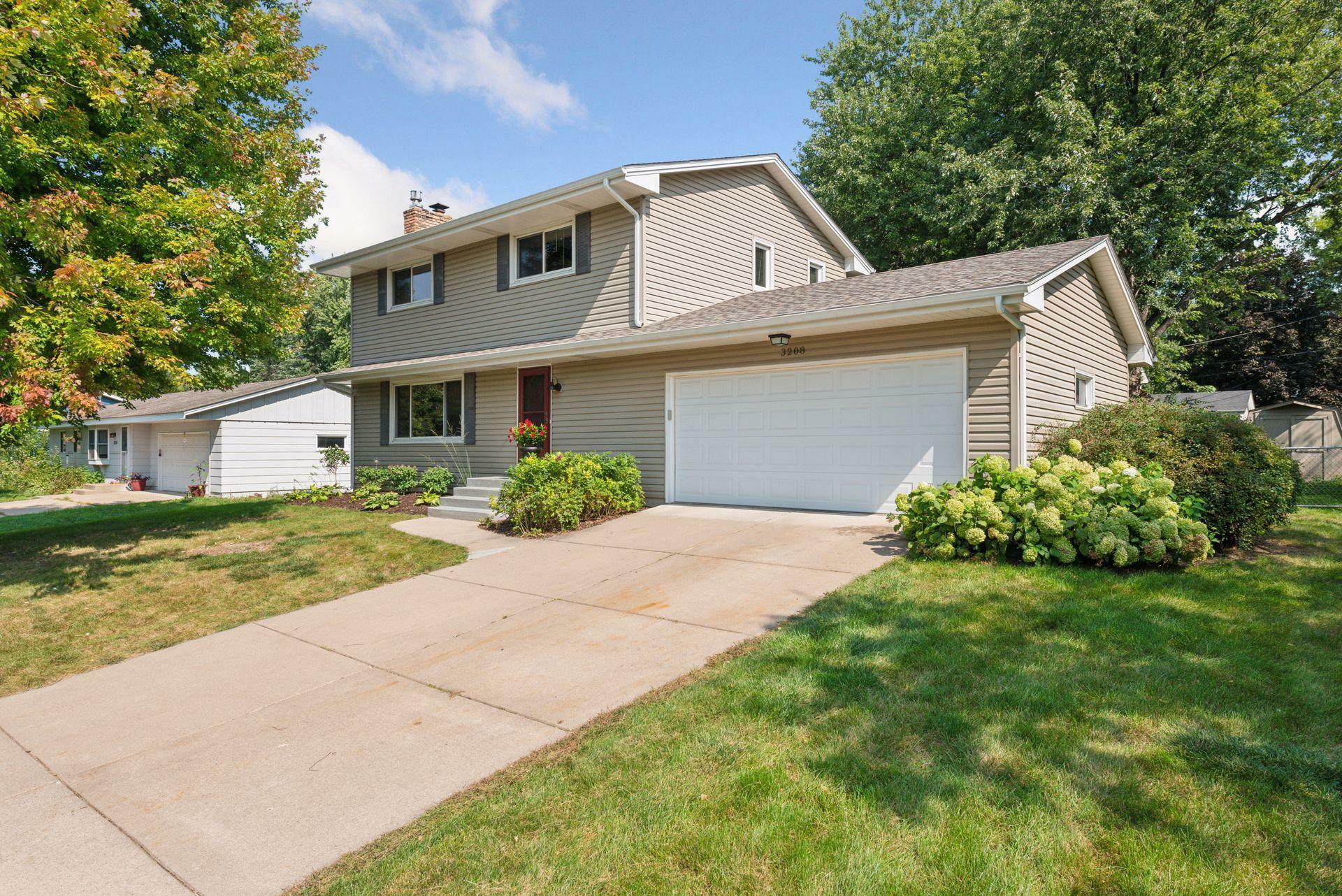 Property Photo:  3208 Independence Avenue N  MN 55427 