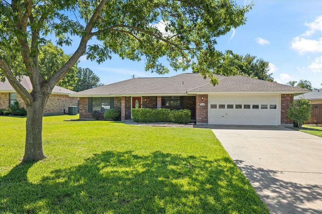 Property Photo:  1318 N Dale Street  TX 76401 