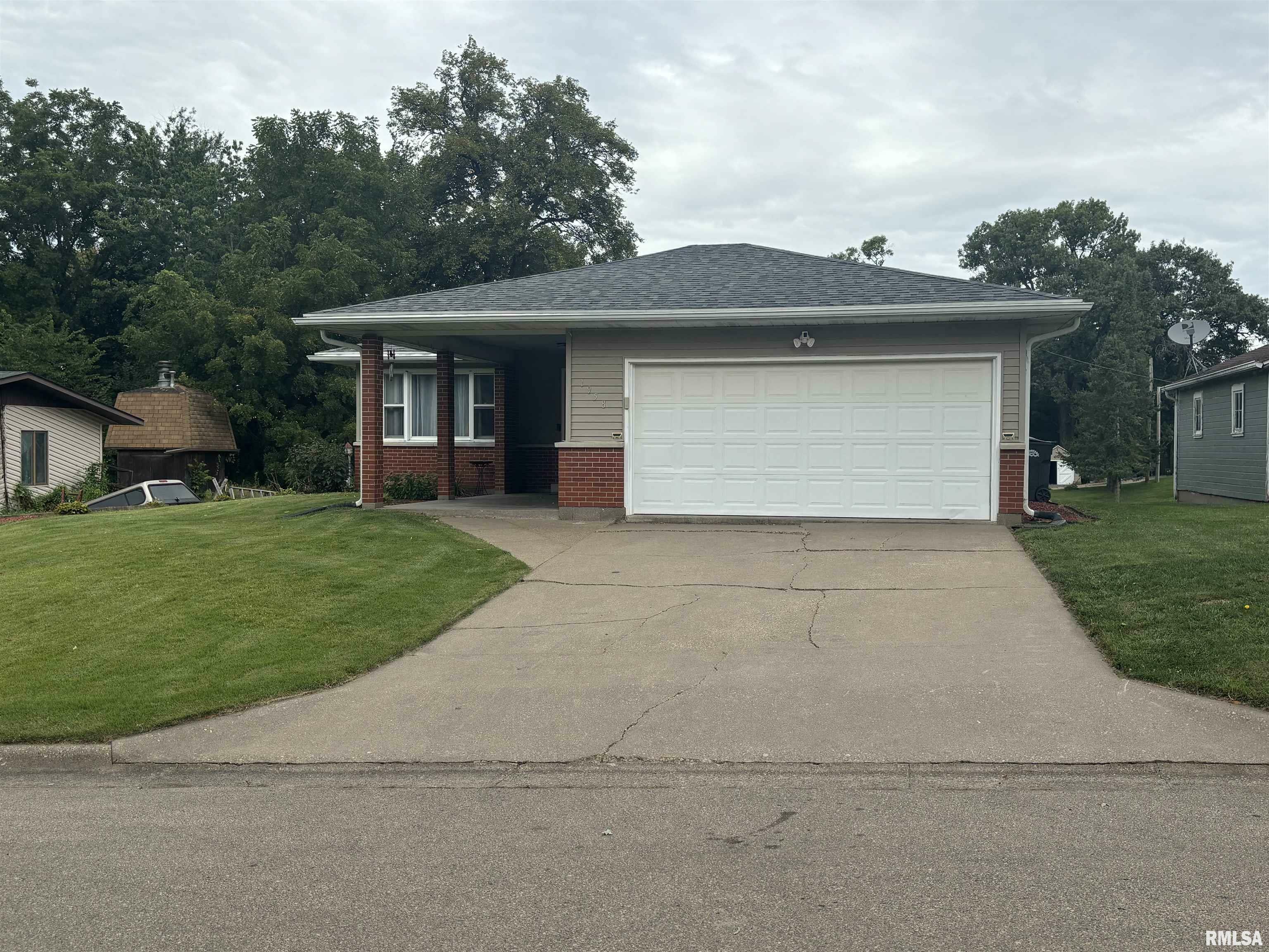 Property Photo:  1958 Glendale Road  IA 52732 