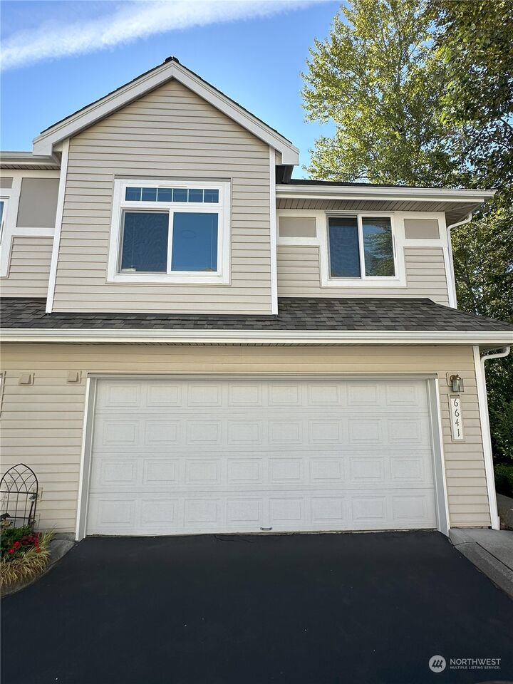 Property Photo:  6641 SE Cougar Mountain Way  WA 98006 