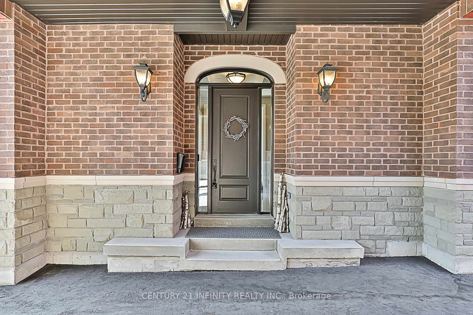 Property Photo:  540 Oakwood Dr  ON L1W 2M7 