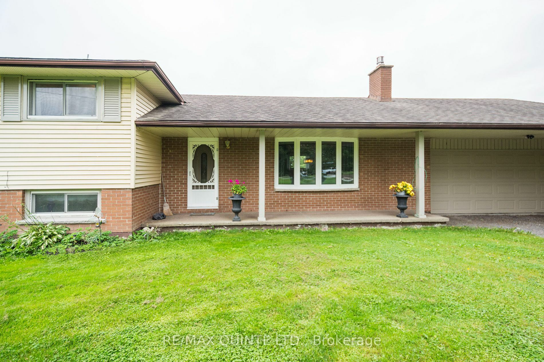 Property Photo:  314 Massassauga Rd  ON K8N 4Z7 