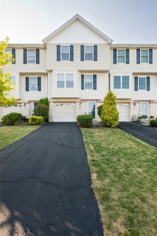 Property Photo:  3008 Duncan Ln  PA 15236 